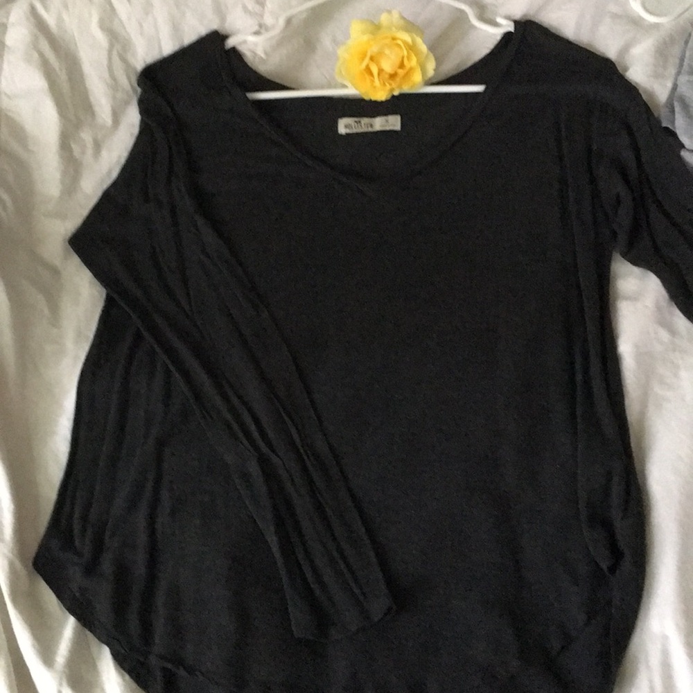 Hollister Charcoal Gray Long-sleeve tee